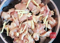姜丝木耳蒸滑鸡的做法图解5
