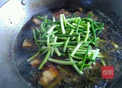 蒜苗烧肉的做法图解9