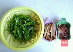 青椒香干炒肉丝的做法图解2