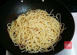 虾仁意面的做法图解8