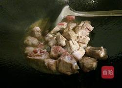 鹌鹑蛋红烧排骨的做法图解5