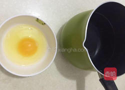 溏心水波蛋的做法图解1