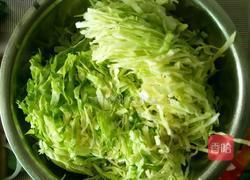 包菜炒鸡蛋西红柿的做法图解1