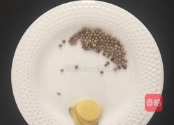 粉肠酸菜煲的做法图解2