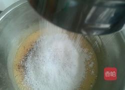 巧克力中空戚风蛋糕的做法图解3