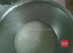 巧克力中空戚风蛋糕的做法图解4