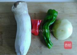 土豆炒鸡腿菇的做法图解1