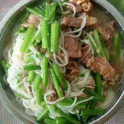 芹菜炒粉条的做法[图]