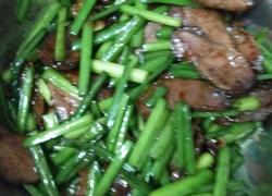 韭菜花炒烟熏肉