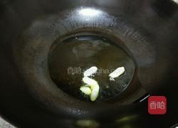 菠菜香肠小炒的做法图解2