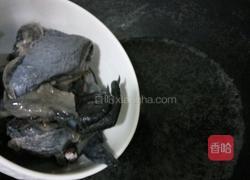 乌鸡蜜枣桂圆汤的做法图解2