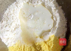 玉米面奶黄包的做法图解3