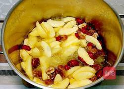 銀耳蘋果紅棗桂圓羮的做法图解7