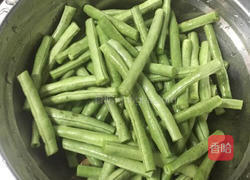 橄榄菜肉碎炒豆角的做法图解1