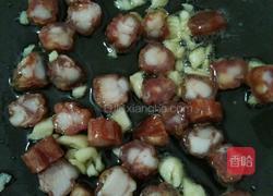 荷兰豆炒腊肠的做法图解1