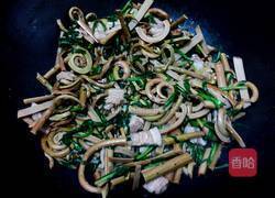 五花肉炒蕨菜的做法图解8