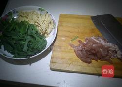 韭菜肉丝的做法图解1