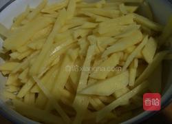 辣白菜炒土豆的做法图解1