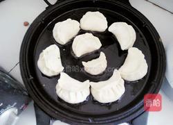 韭菜鸡蛋水煎包的做法图解7