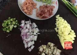 土豆香肠腊肉焖饭的做法图解2