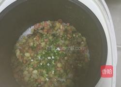 土豆香肠腊肉焖饭的做法图解4