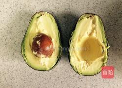 牛油果蛋羹的做法图解1