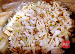 萝卜干炒青豆的做法图解1