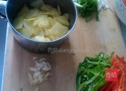 粉条双椒炒土豆的做法图解1