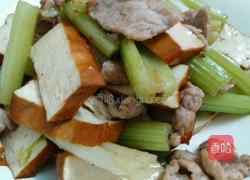 西芹豆干炒肉片的做法图解6