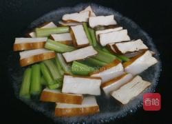 西芹豆干炒肉片的做法图解5