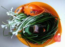 野蒜炒咸肉丝的做法图解1