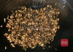 肉圆酸菜面的做法图解3