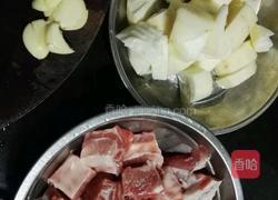 排骨焖淮山的做法图解1