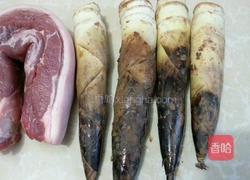 五花肉烧竹笋的做法图解1