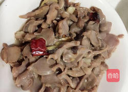 泡藕带炒鸡胗的做法图解3