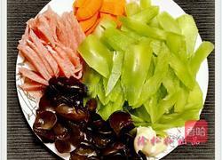 肉片炒莴苣的做法图解2