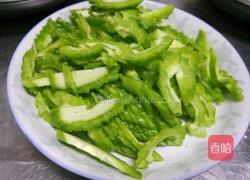 苦瓜炒肉片的做法图解2