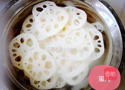 素炒莲菜的做法图解1