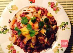 菠萝海鲜鸡柳炒黑糙米饭的做法图解10