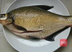 蒜爆鱼的做法图解1