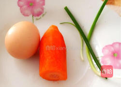 胡萝卜鸡蛋米汤羹（宝宝食谱）的做法图解1