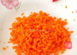胡萝卜鸡蛋米汤羹(宝宝食谱)的做法图解2