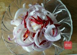 凉调洋葱木耳的做法图解1