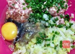 白菜猪肉饺子（麦穗饺子包法）的做法图解2