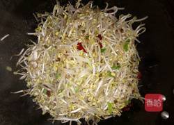 炝炒绿豆芽的做法图解4