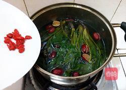 枸杞红枣车前草汤的做法图解7