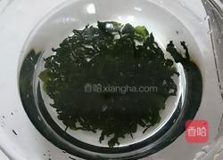 裙带鸡蛋汤的做法图解1