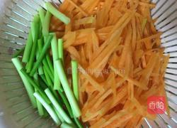 胡萝卜炒肉的做法图解2