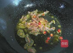 野芹菜炒香肠的做法图解4