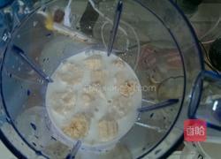 香蕉奶昔的做法图解2